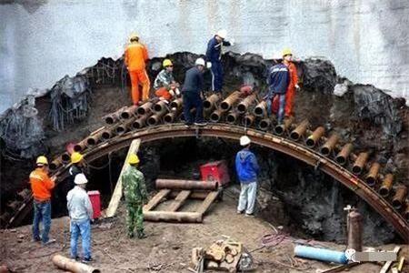 兴安隧道钢花管支护案例